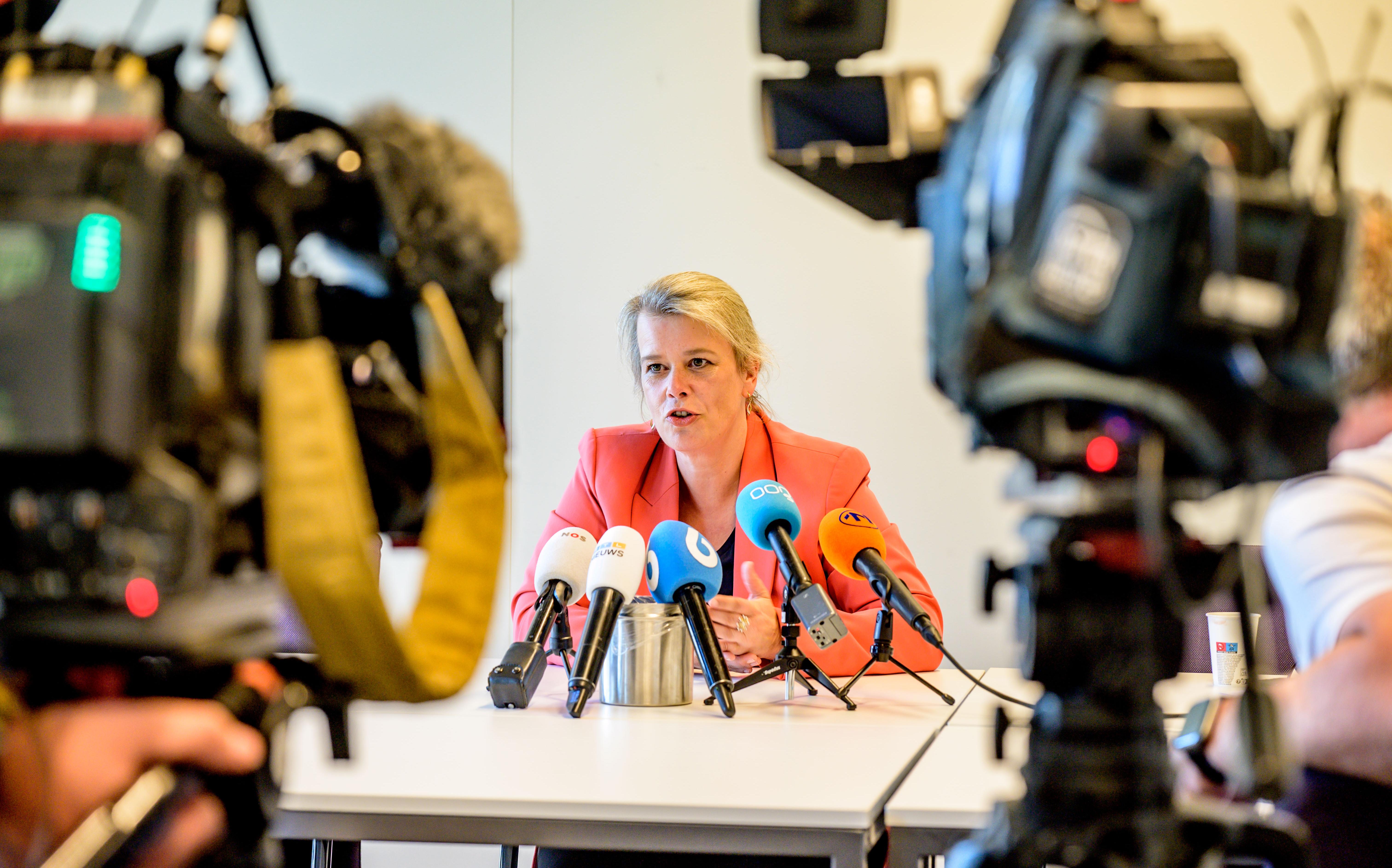 Openbaar Ministerie verdenkt 15-jarige verdachte uit Meerstad van moord op haar ouders. ‘Deel beelden alleen met de politie’