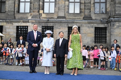 Willem-Alexander en Máxima verwelkomen Japans keizerspaar op de Dam
