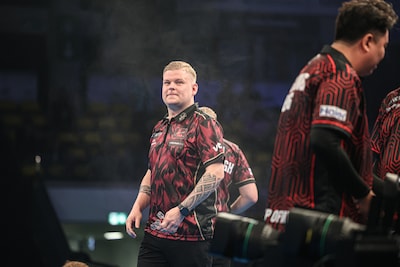 World Cup of Darts | Michael van Gerwen en Gian van Veen overtuigend naar halve finale, Noord-Ierland de tegenstander
