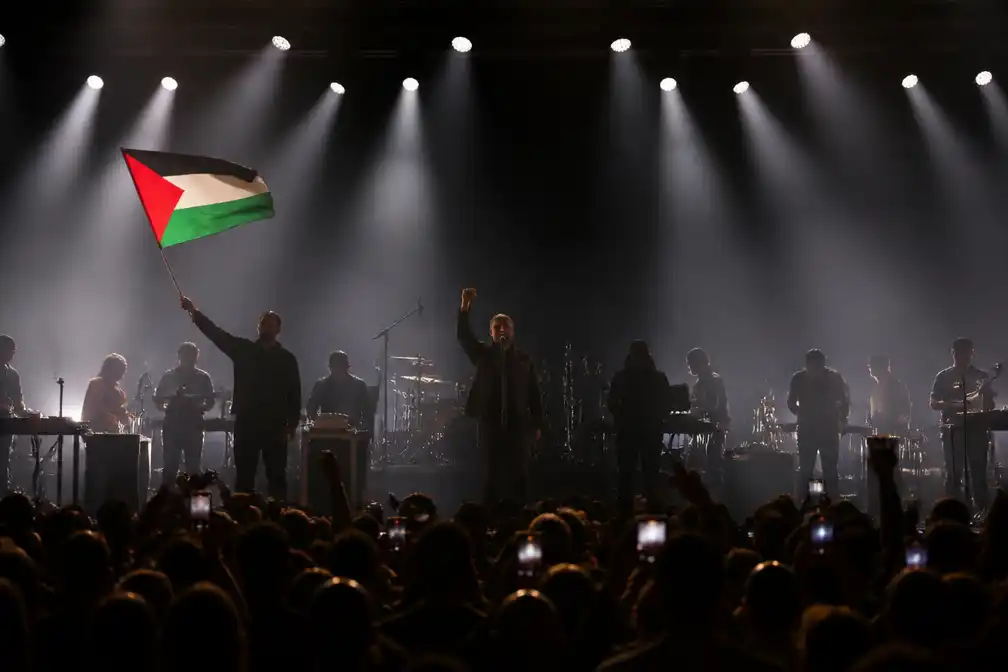 Massive Attack krijgt inreisverbod voor Singapore na tonen Palestijnse vlag
