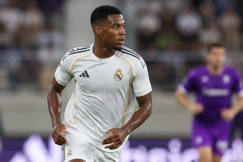 Denzel Dumfries debuteert voor Real Madrid als aanvaller in 2-2 gelijkspel