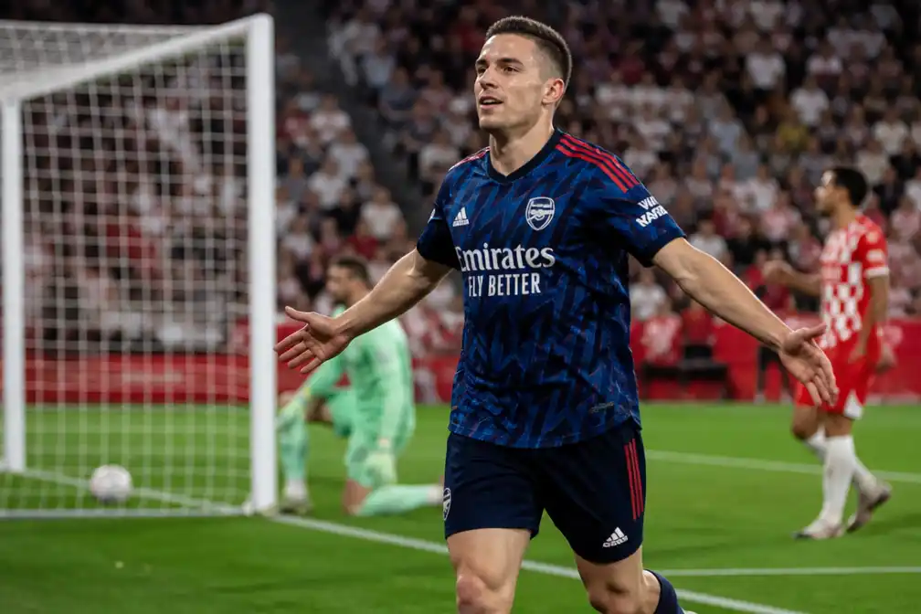 Christos Tzolis scoort eerste goal voor Arsenal in oefenmatch tegen Girona