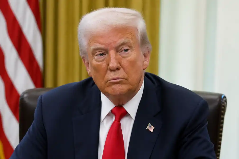 Onderhandelingen Iran en Oman over Straat van Hormuz in laatste fase; Trump: overleg maandag verder