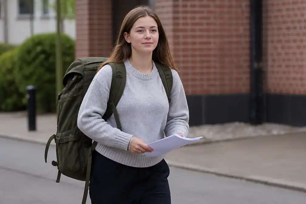 Deense prinses Isabella aangekomen bij kazerne voor dienstplicht