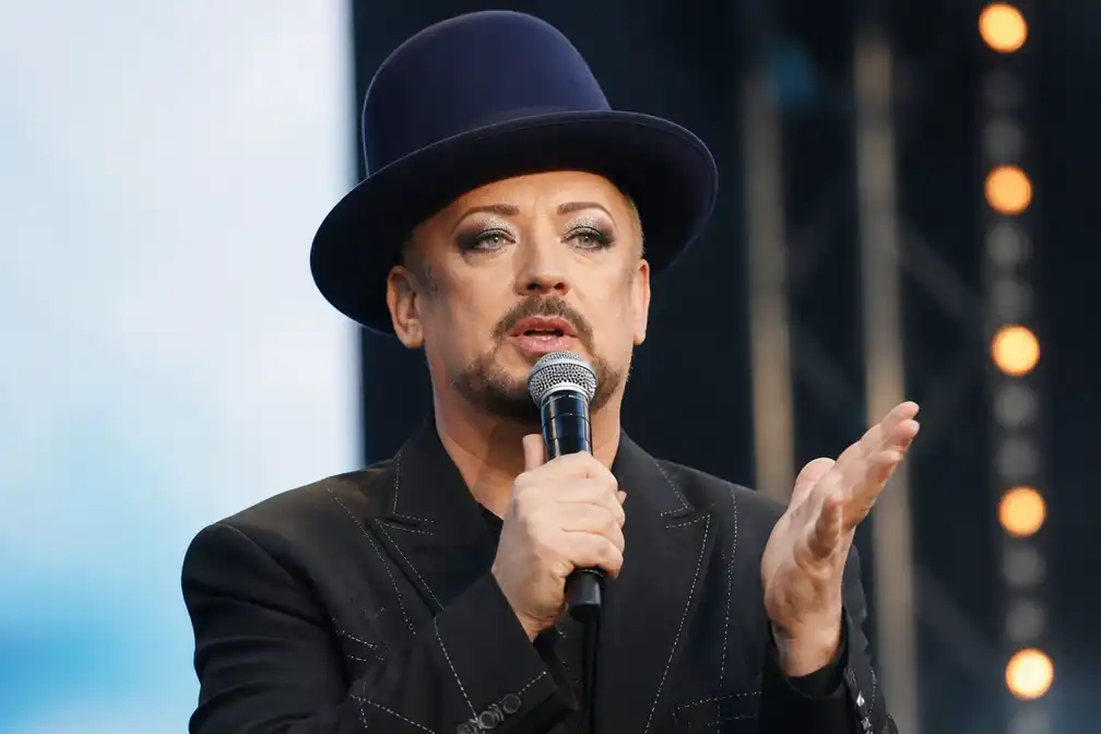 Boy George verdedigt pro-Israëlisch nummer en wijst kritiek van de hand