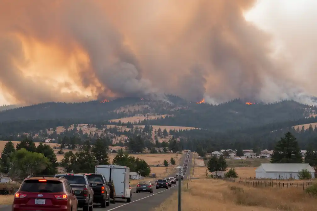 Bosbranden in Washington dwingen 60.000 mensen te evacueren, honderden huizen verwoest