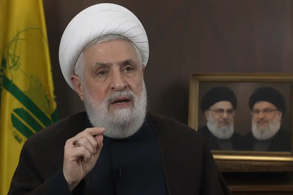 Hezbollah-leider Naim Qassem open voor overleg met nieuwe Syrische leiders