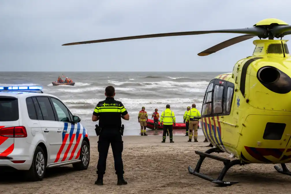 Vier zwemmers in problemen voor kust Callantsoog: één dode, één vermist
