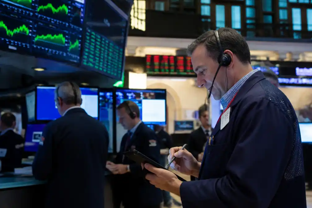 Wall Street sluit fors hoger op hoop op deal over Straat van Hormuz