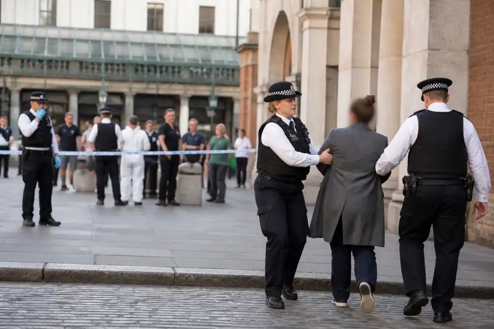 Vrouw (47) opgepakt na neersteken van vier mannen in Covent Garden