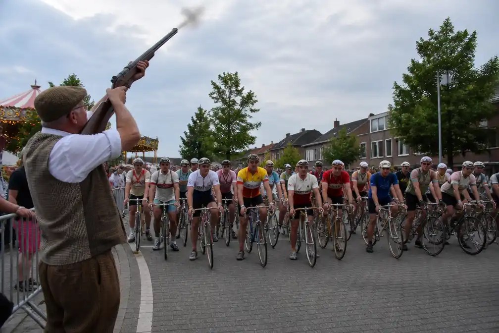 Retrokoers lokt 80 deelnemers naar Grobbendonk voor tiende editie