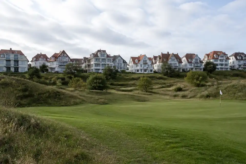 Rechtbank vernietigt vergunning voor ondergrondse luxegarage onder golf in Knokke-Zoute
