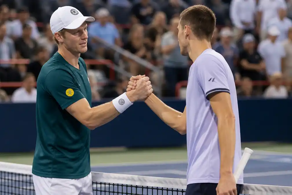 Van de Zandschulp verslaat Hurkacz en staat in achtste finales Montréal