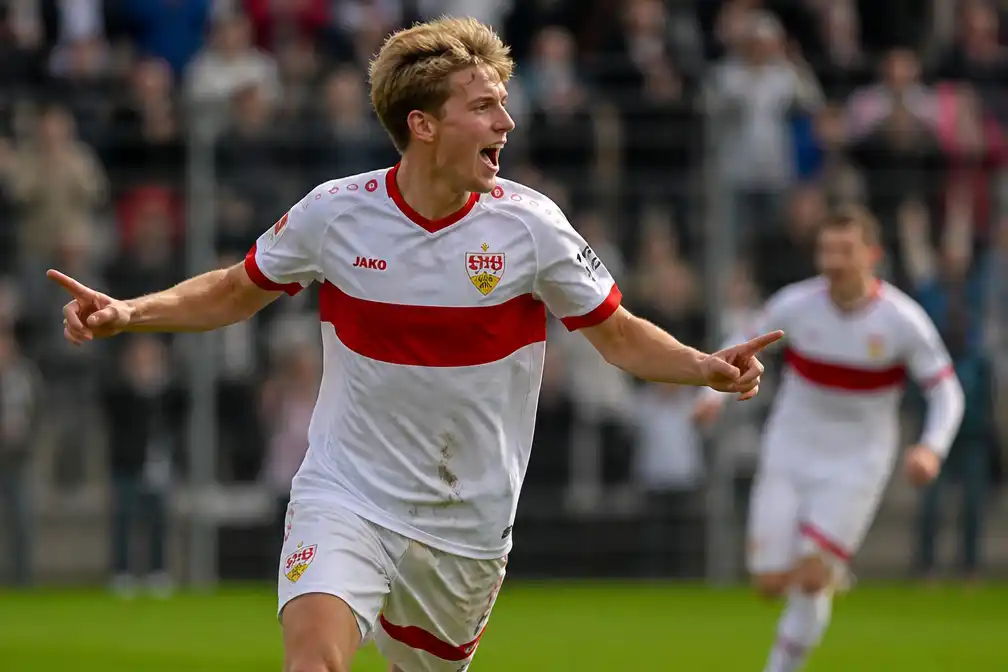 Tim van der Leij scoort bij debuut, VfB Stuttgart II wint seizoensouverture