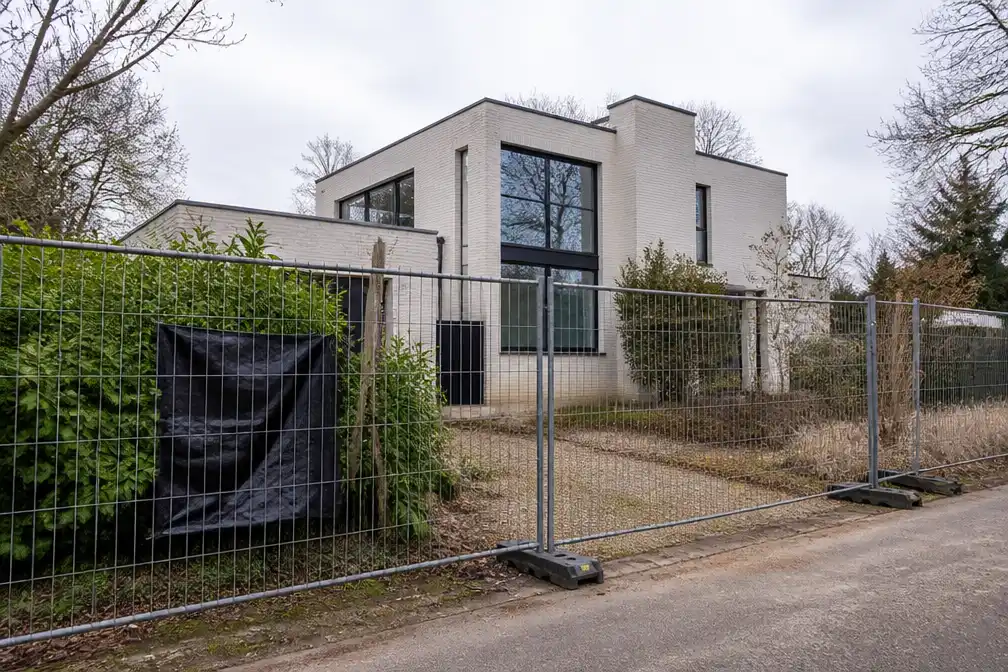 Twee miljoenvilla's gekraakt in Amstelveen; verkocht pand kan niet worden opgeleverd