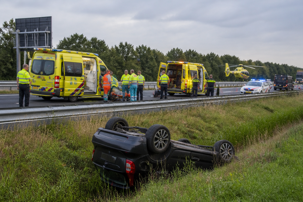 Twee meisjes zwaargewond bij ongeluk A50 bij Uden; gezin zat inzelfde auto