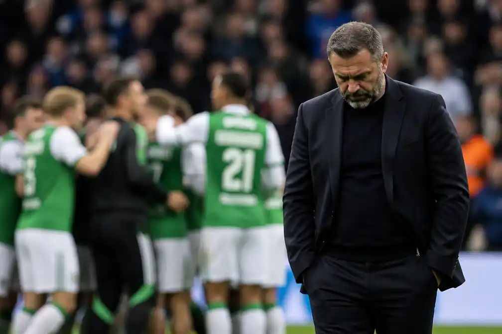 Rangers verliest met 2-1 van Hibernian in Ibrox, Chermiti geblesseerd