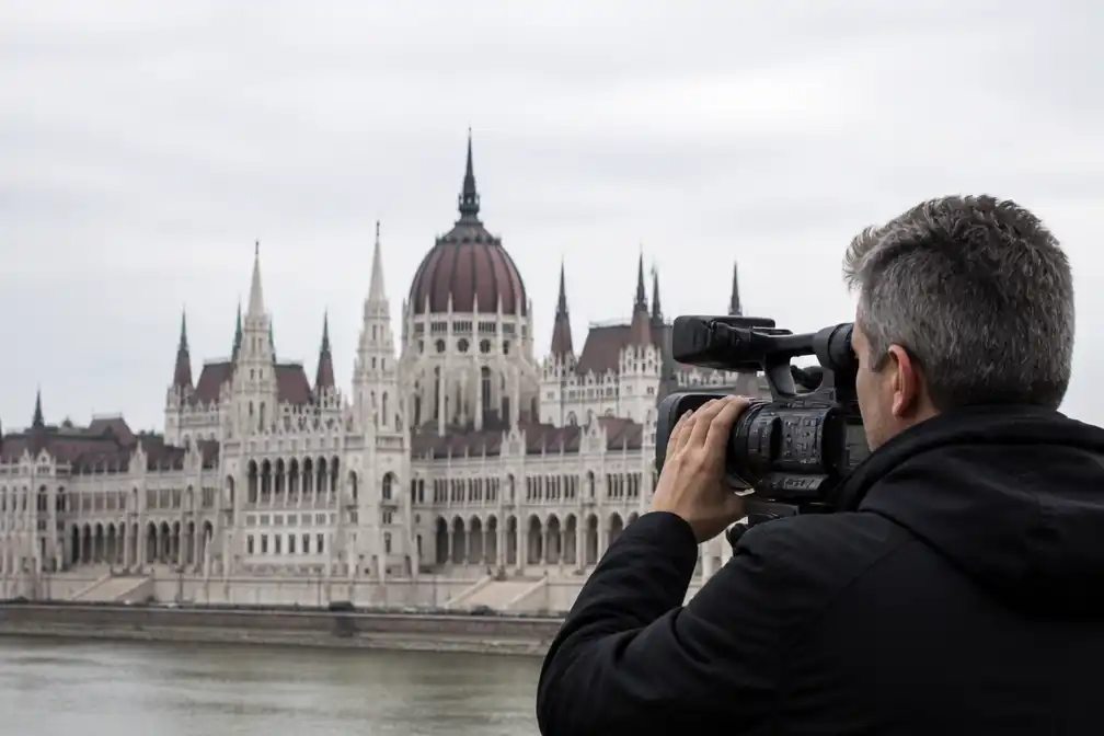 Hongaarse regering dient klacht in over fotokosten kabinet-Orbán