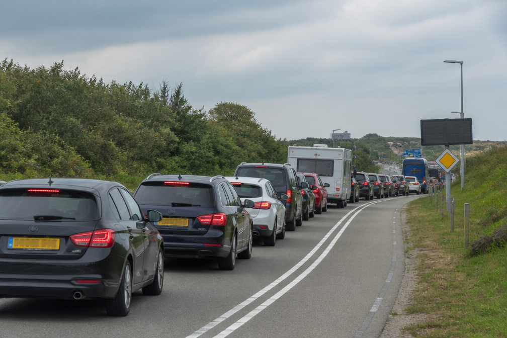 Zonsverduistering zorgt voor drukte op weg naar stranden Zandvoort en Bloemendaal