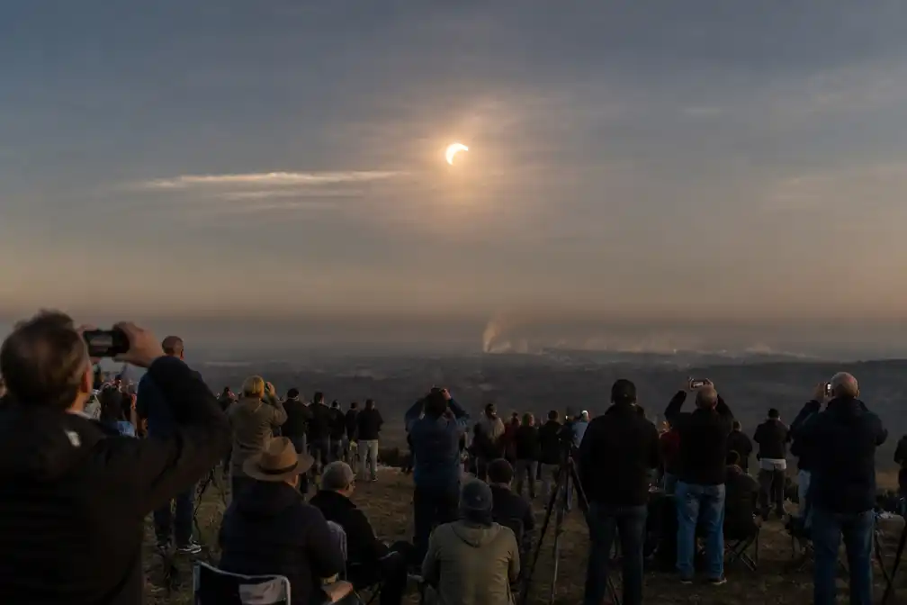 Gedeeltelijke zonsverduistering trekt 10.000 bezoekers naar Limburg