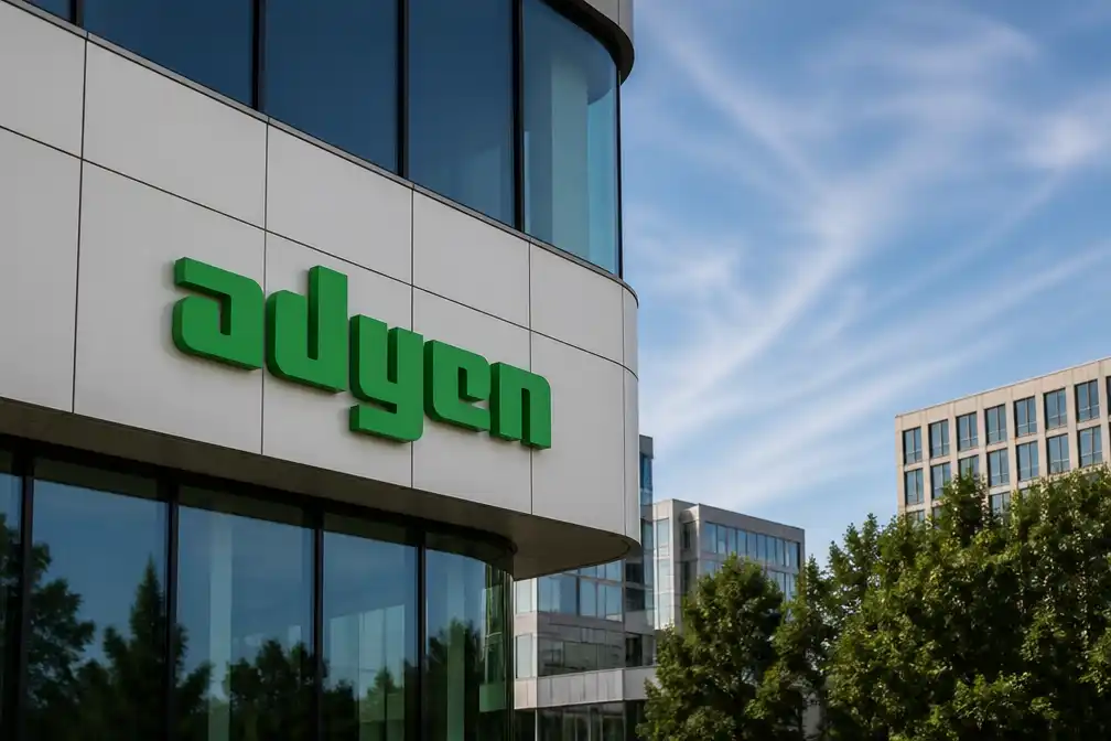Adyen verhoogt omzetverwachting 2026 na sterke eerste jaarhelft
