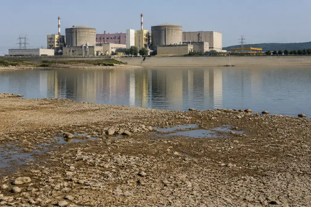 Roemenië legt enige kerncentrale stil na recordlaag waterpeil Donau
