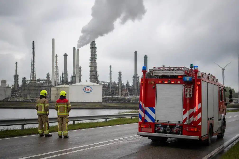 Stroomstoring legt Esso-raffinaderij in Rotterdam plat