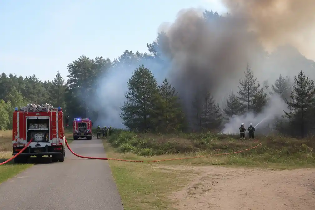 Grote natuurbrand bij Rheezerveen ten westen van Hardenberg