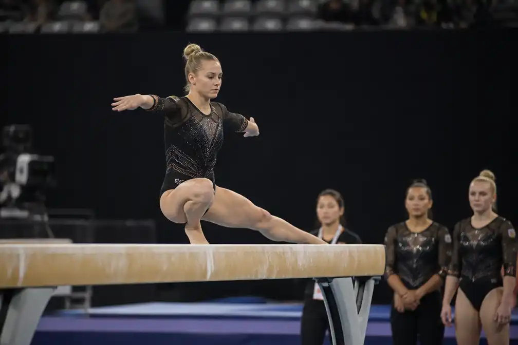 België leidt teamtitel op EK turnen in Zagreb; Wevers valt bij rentree van balk