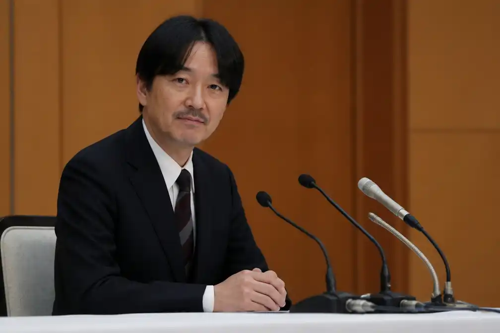 Kroonprins Akishino zwijgt tijdens persconferentie over troonopvolgingswet