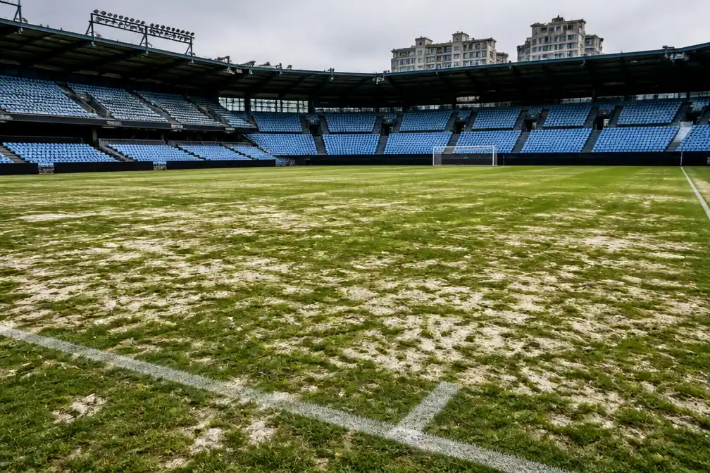 Celta de Vigo moet openingsduel tegen Osasuna uitstellen door schimmel op veld