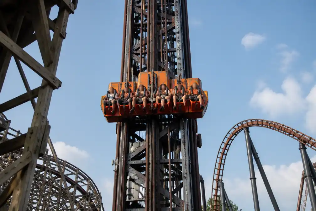 Gondel van Dalton Terror in Walibi blijft 20 minuten hangen op 55 meter