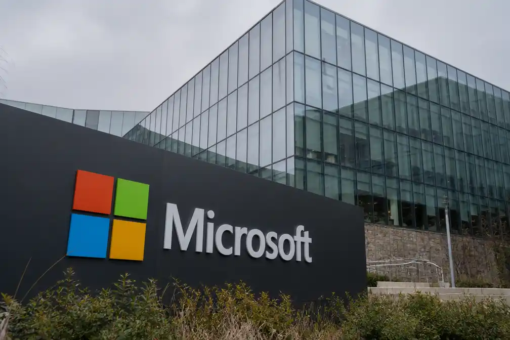 Microsoft koopt 80 procent minder CO2-kredieten om AI te financieren