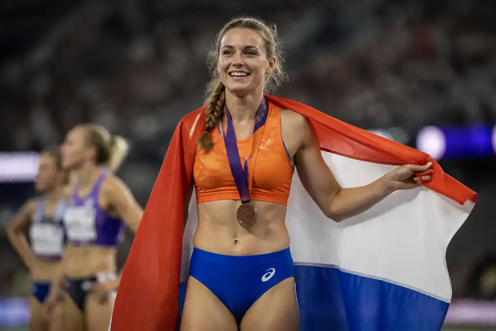 Broeders-Bol pakt brons op 800 meter bij EK en evenaart Nederlands record