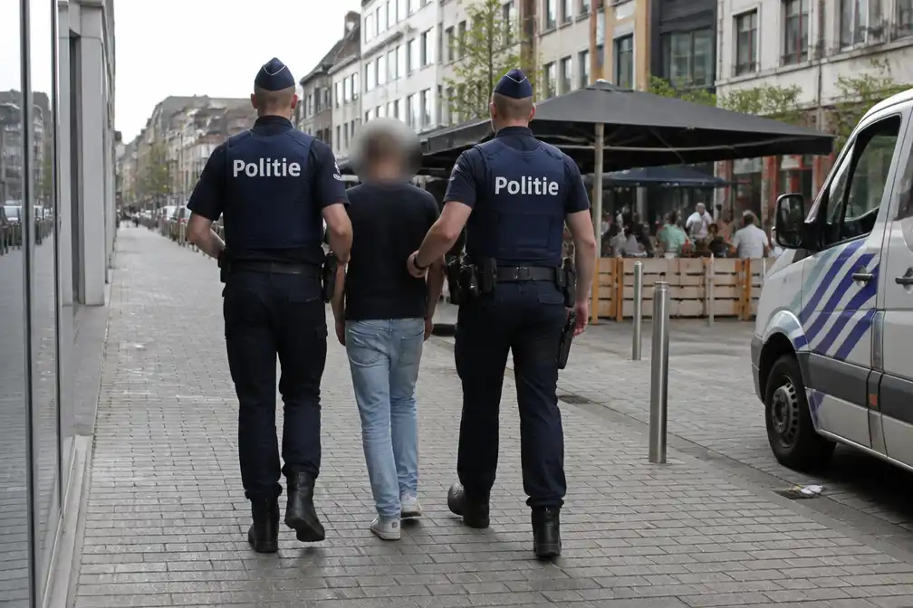 Politie Sint-Niklaas pakt twee dronken mannen op; burgemeester bekijkt extra maatregelen