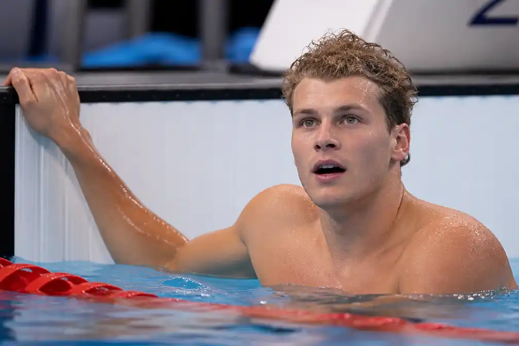 Koen de Groot pakt EK-zilver op 50 meter schoolslag en verbetert Nederlands record