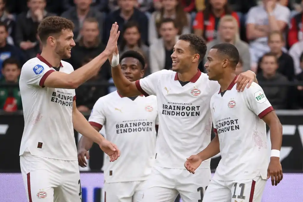 PSV verslaat Excelsior met 2-1 in Rotterdam en boekt eerste competitiezege
