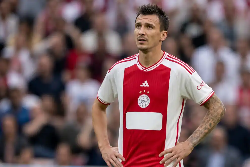 Ajax blijft steken op 2-2 tegen Heerenveen; Berghuis ziet 'ploeg in opbouw'