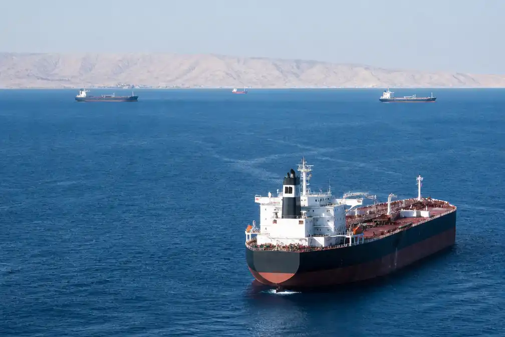 Scheepvaart Straat van Hormuz afgenomen in weekend, blijkt uit data Kpler