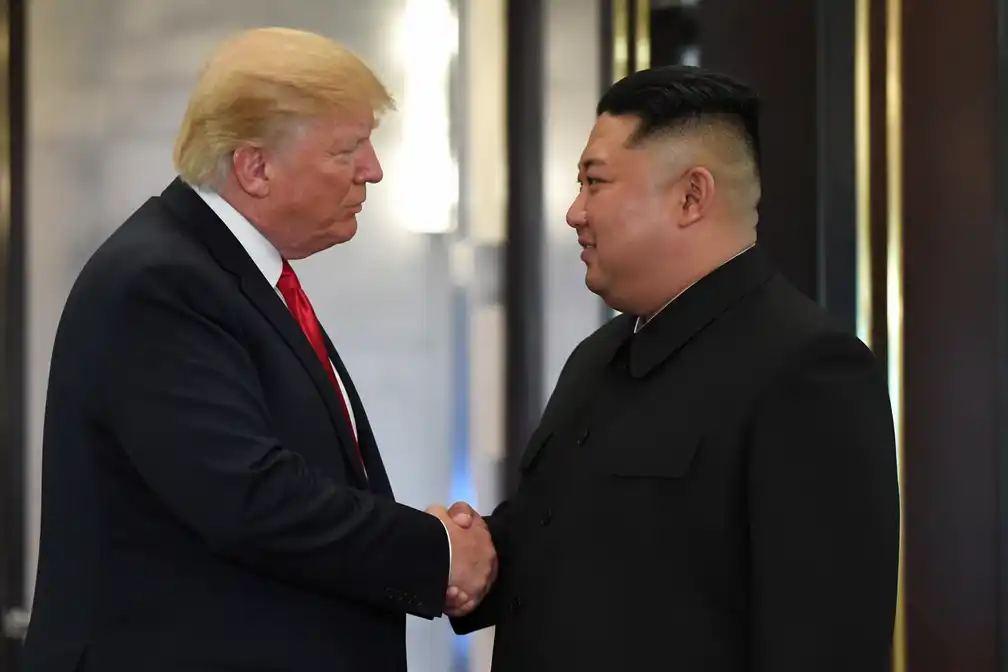 Trump schroeft oefeningen met Zuid-Korea terug en roemt band met Kim