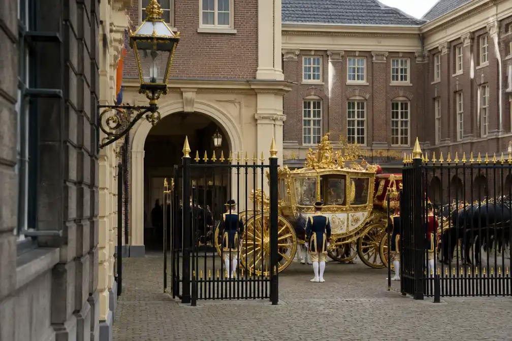 Minderheidskabinet begint overleg over begroting; maandenlange onderhandelingen dreigen