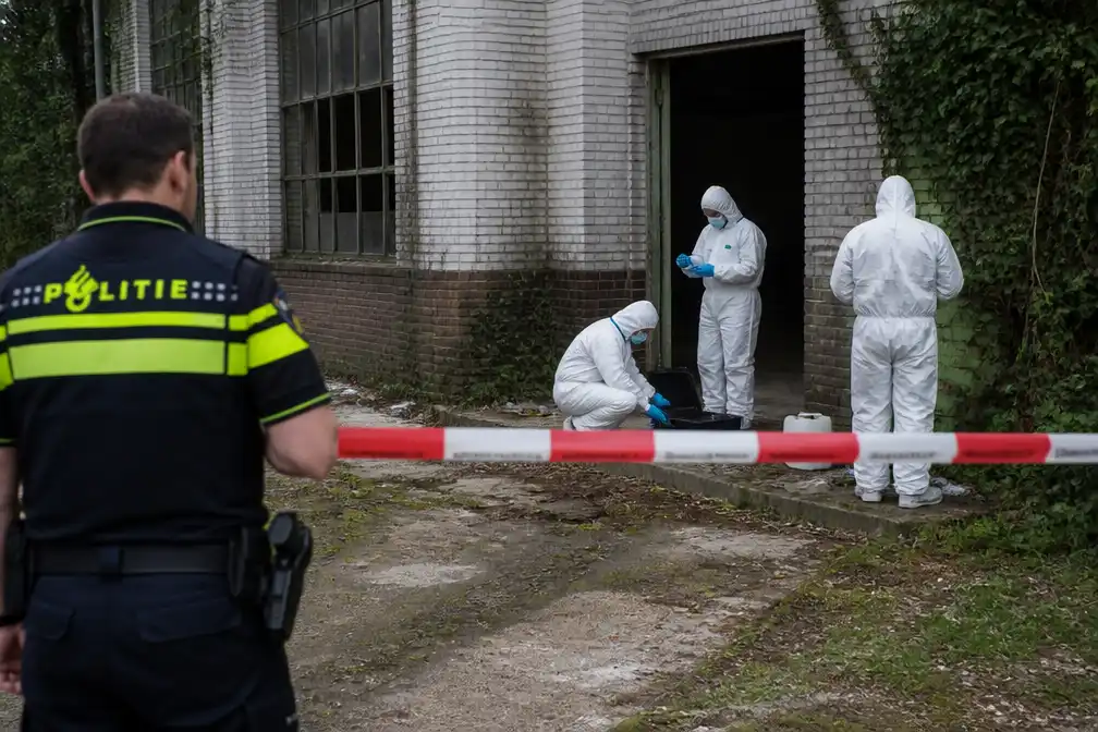 Politie vindt drugslab in Enschede na explosie in IJsselmuiden
