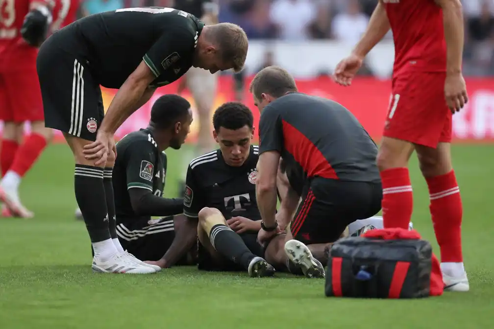 Jamal Musiala zakt opnieuw in elkaar bij Bayern München in oefenduel tegen Heidenheim