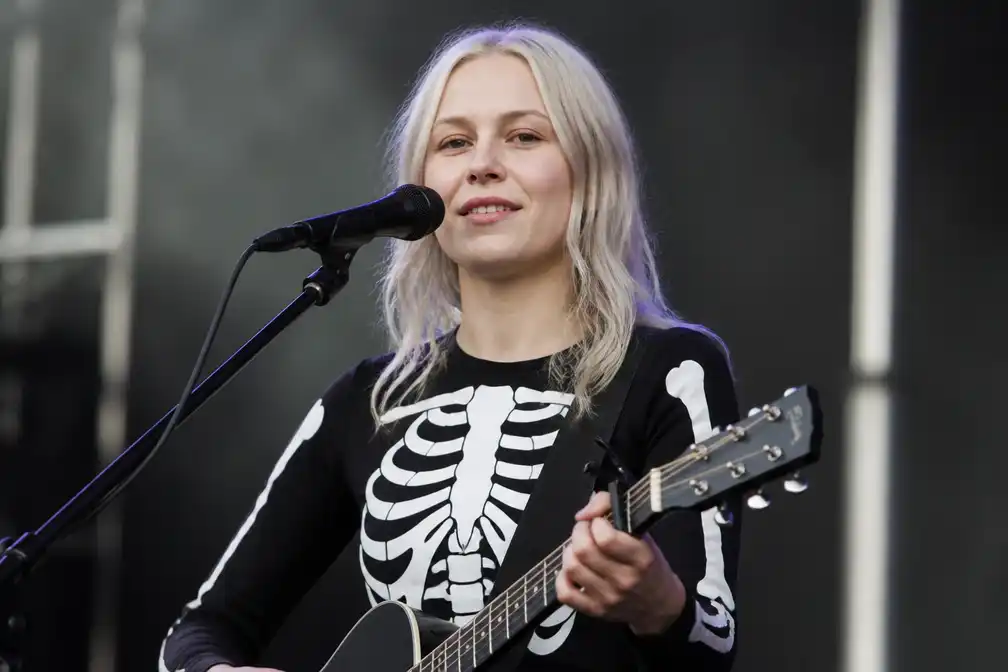 Phoebe Bridgers annuleert optredens in VK door blindedarmontsteking