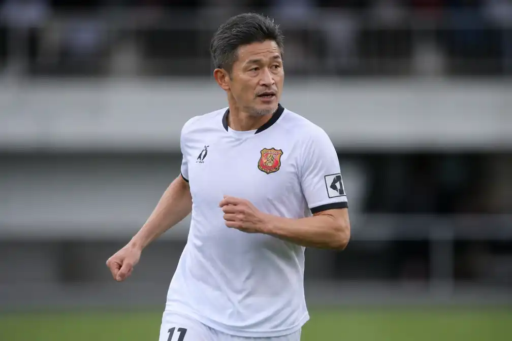 Kazuyoshi Miura (59) scoort twee keer voor Fukushima United in beker