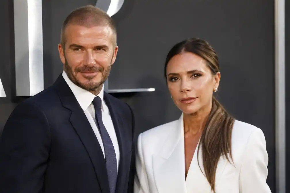Beckhams verdienen meer dan ooit na breuk met Brooklyn, stelt boek