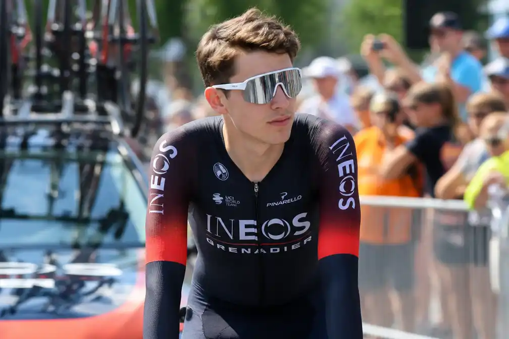Joshua Tarling start Vuelta week na overlijden broer Finlay