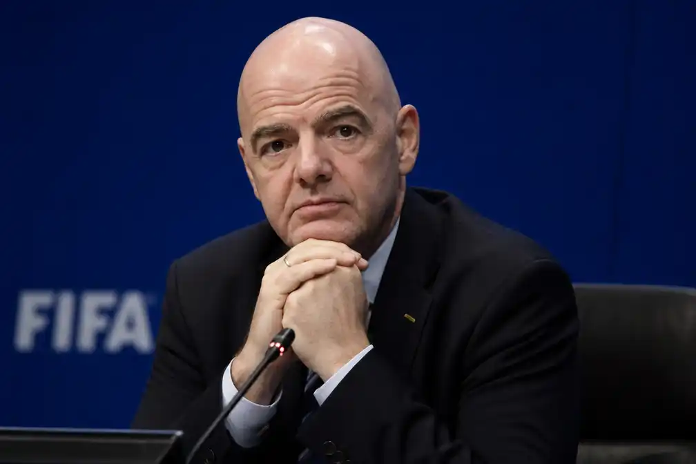 UEFA, AFC en CONCACAF overwegen motie van wantrouwen tegen FIFA-voorzitter Infantino