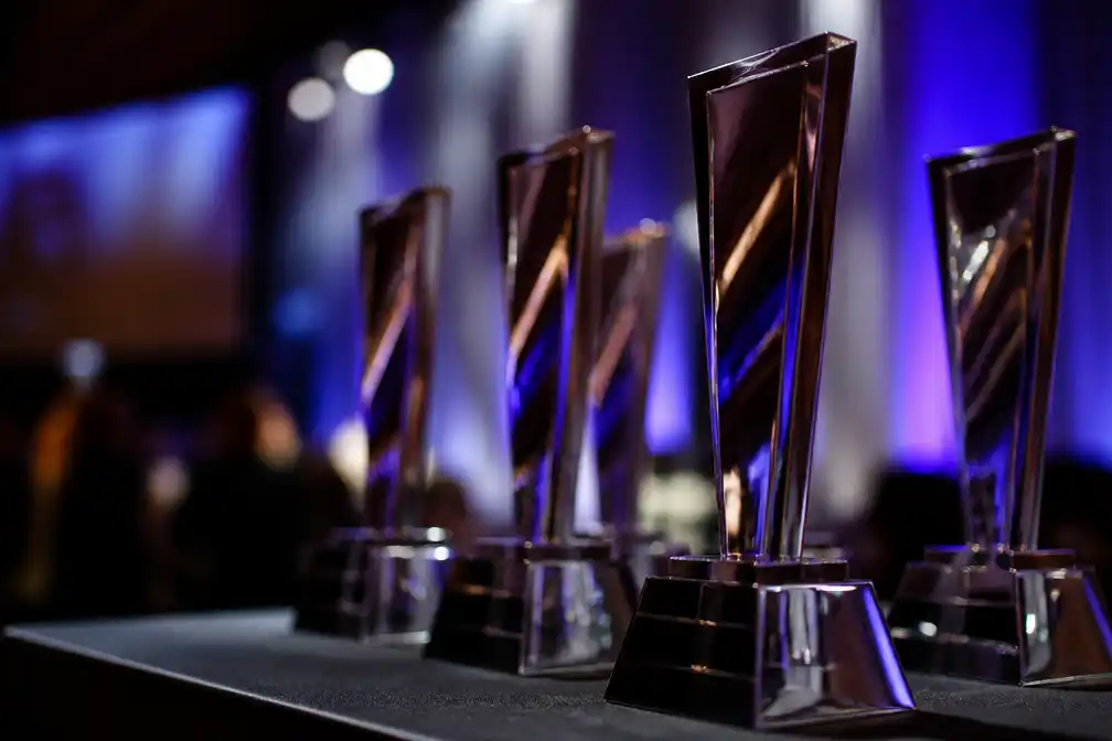 Heated Rivalry uitgeroepen tot beste programma bij TCA Awards