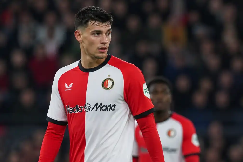 Feyenoord verkoopt Ahmedhodžić na één jaar aan Burnley